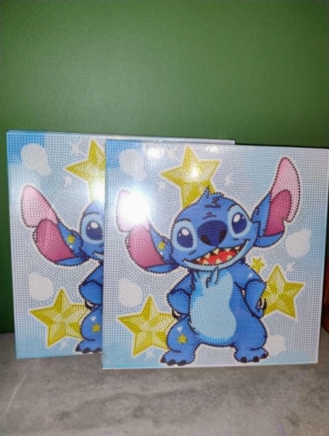 Obrazek diamentowy 5D – postać inspirowana Stitch z bajki Obrazek diamentowy 5D – postać inspirowana Stitch z bajki