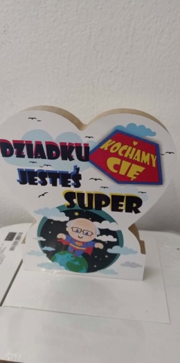 drewniana statuetka w kształcie serca