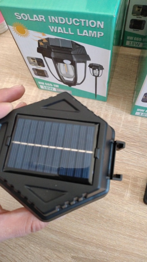 Lampa solarna z ŻARÓWKĄ 15x14x12 cm CZARNA